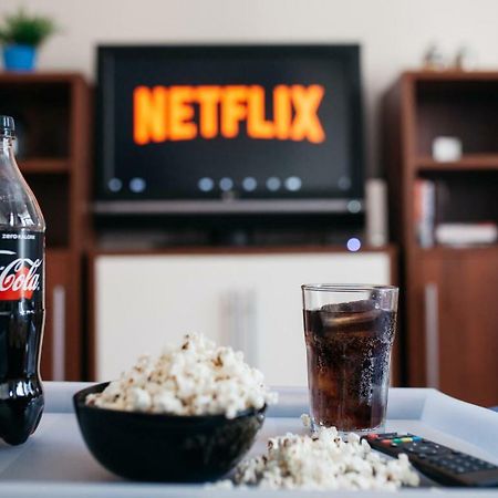 Netflix & Chill - Air Conditioning Hotel Varsavia Esterno foto